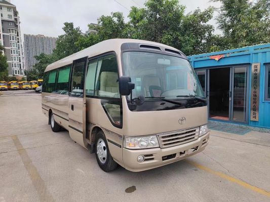 23 Sitze belegter Bus mit versiegelten Fenstern, Schaltgetriebe