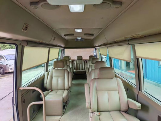 23 Sitze belegter Bus mit versiegelten Fenstern, Schaltgetriebe