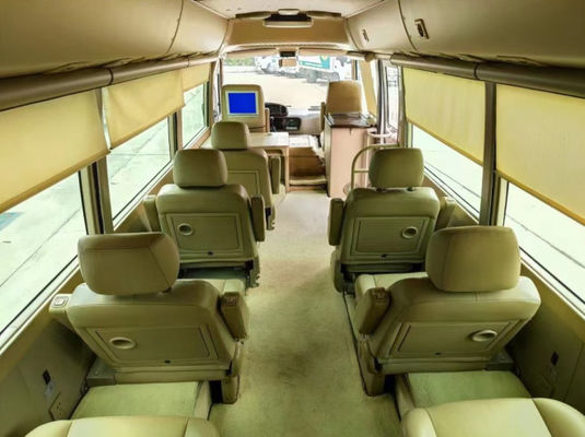 23 Sitze belegter Bus mit versiegelten Fenstern, Schaltgetriebe