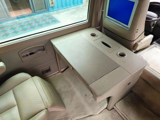 23 Sitze belegter Bus mit versiegelten Fenstern, Schaltgetriebe