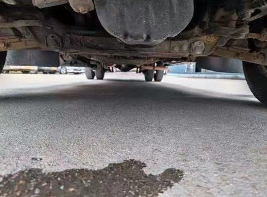 23 Sitze belegter Bus mit versiegelten Fenstern, Schaltgetriebe