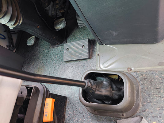 Diesel Euro 4 Schulbus für Rentner Dongfeng 56 Sitzplätze Gelber Schulbus