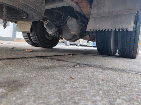 Diesel Euro 4 Schulbus für Rentner Dongfeng 56 Sitzplätze Gelber Schulbus