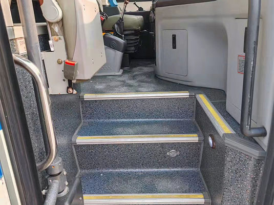 2 Türen Gebrauchtes Linkslenken Busse Dieselbetrieb 47 Sitzplätze Gebrauchtes Passagierbus