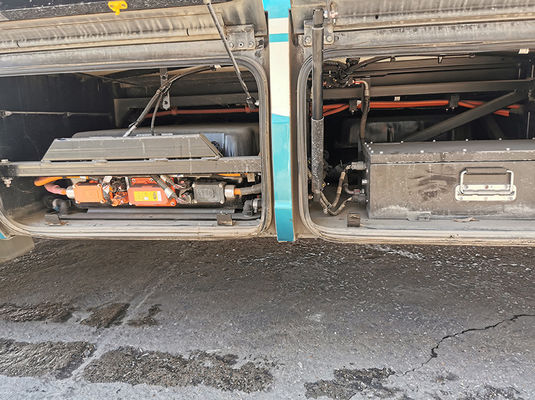 LHD-Luxusbus aus zweiter Hand mit 31 Sitzplätzen und Automatikgetriebe