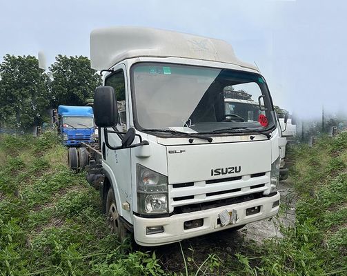 Gebrauchtwagen Isuzu ELF 600p Lastwagen 4KH1 Dieselmotor und weiße Karosserie