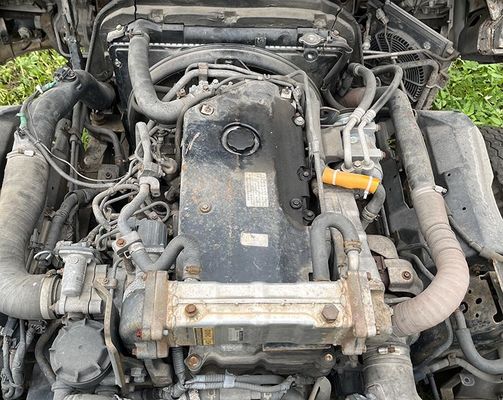 Gebrauchtwagen Isuzu ELF 600p Lastwagen 4KH1 Dieselmotor und weiße Karosserie