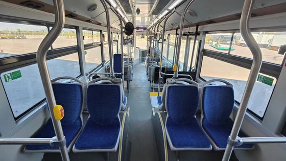 Gebrauchte reinelektrische Stadtbusse, Lenkrad links, 20 Sitze, 2-Stufen-Boden