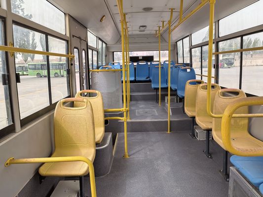 Ein gebrauchter 8-Meter-Dieselbus mit Linkslenkung und grüner Farbe
