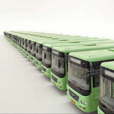 Ein gebrauchter 8-Meter-Dieselbus mit Linkslenkung und grüner Farbe